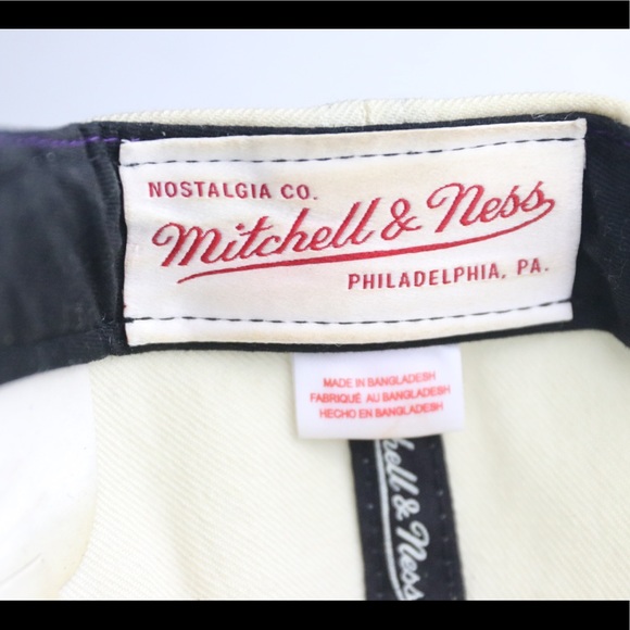 Vintage Charlotte Hornets Mitchell & Ness Snapback - Picture 7 of 8